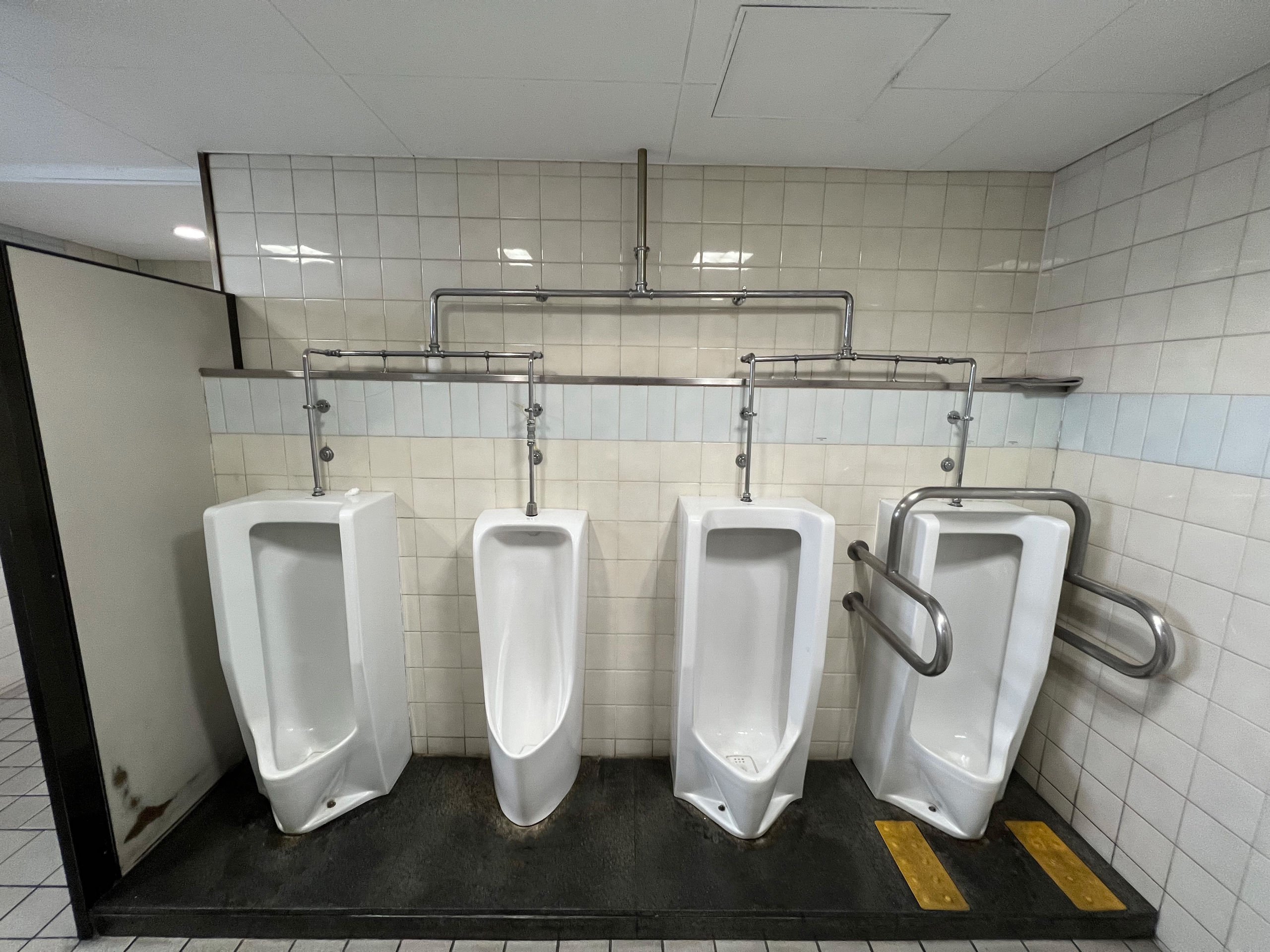 大阪・京阪香里園駅にあるトーナメント・トイレ